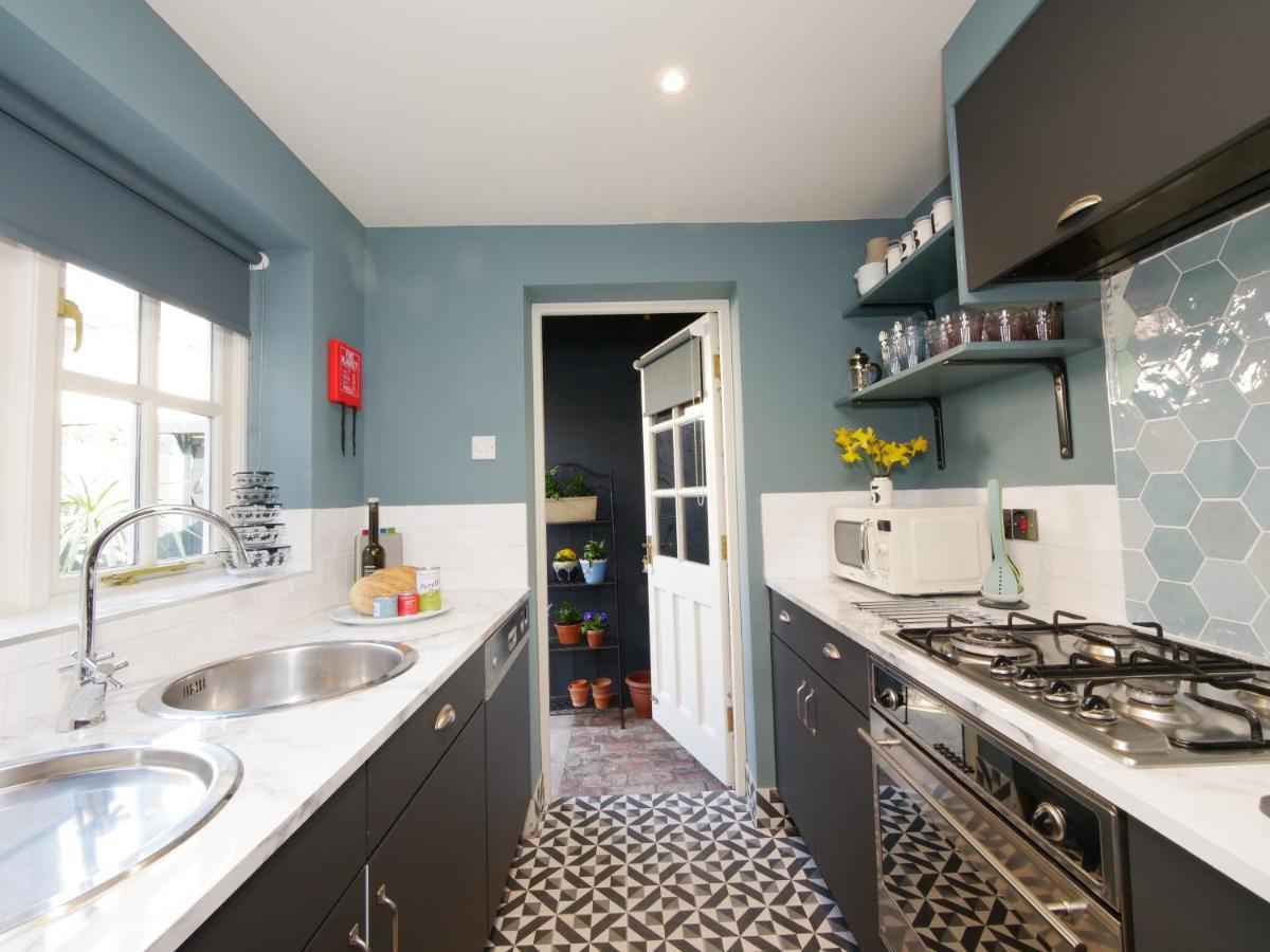 Bar Wall Cottage-City Wall Views-Sleeps 5 ヨーク エクステリア 写真